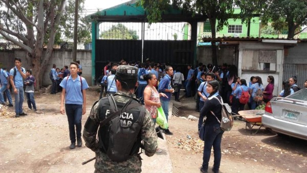 Padres trasladan a sus hijos del Instituto Saúl Zelaya Jiménez tras crimen de estudiante