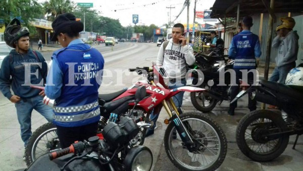 Honduras: Realizan operativos para hacer cumplir nueva normativa de tránsito para motociclistas