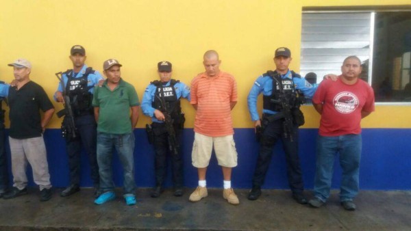 Policía decomisa rastras cargadas con 176 kilos de supuesta cocaína