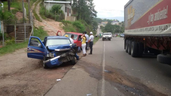 Tres heridos en múltiple colisión en salida a oriente de capital hondureña