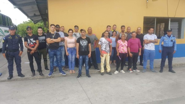 Africanos y cubanos, los migrantes que más ingresan por el sur