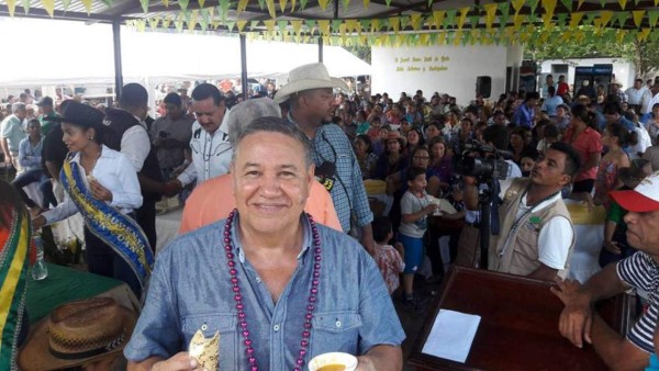 Pilo Tejeda de visita en la feria del Juncal Olanchito