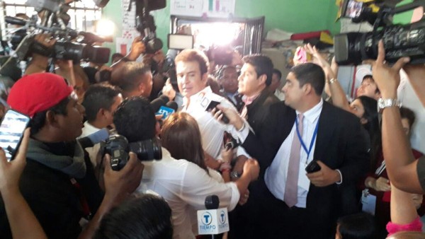 FOTOS: Iroshka Elvir desilusionó con atuendo de elecciones