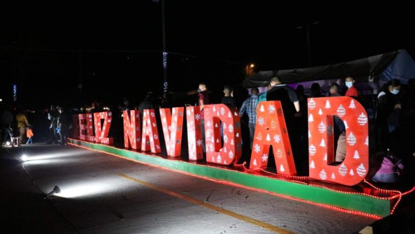 Color y luces alegran Villa Navideña del Campo Parada Marte en la capital (FOTOS)