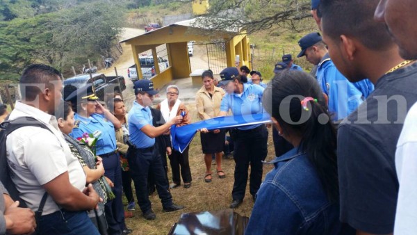 Honduras: Entierran a agente de la DPI asesinado el fin de semana en La Granja