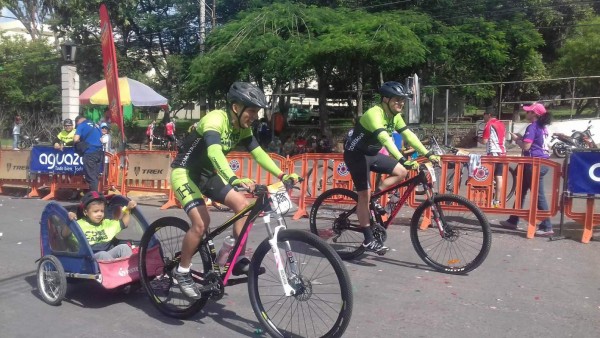 David Fonseca, el competidor que enseña el amor por el ciclismo a su hijo