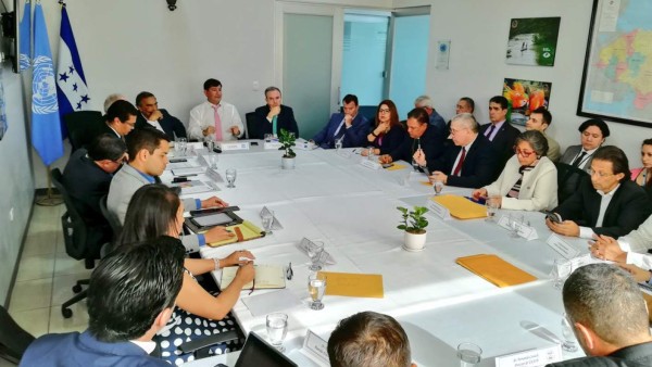Desacuerdos retrasan el inicio del diálogo nacional en Honduras