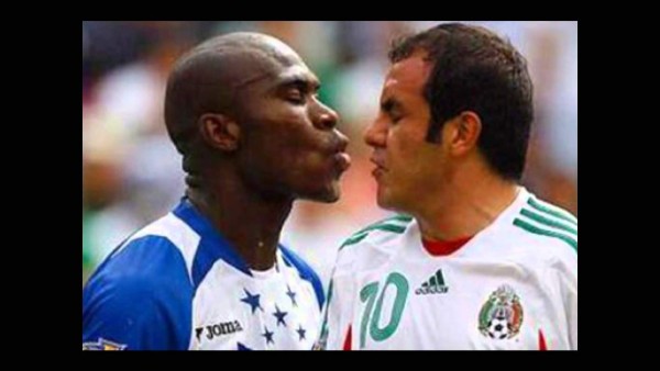 Los besos más polémicos de los famosos