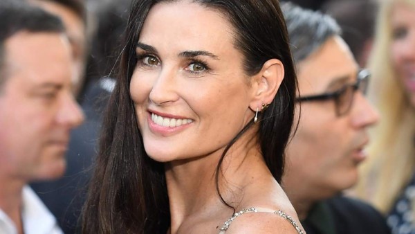Revelación en programa de Jimmy Fallon: ¿Por qué la actriz Demi Moore perdió dos dientes frontales?