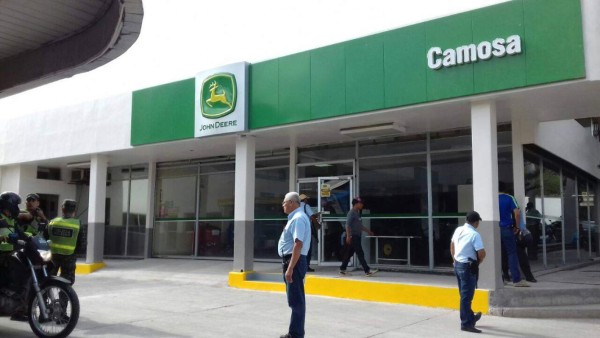 Atentan contra distribuidora de maquinaria pesada Camosa