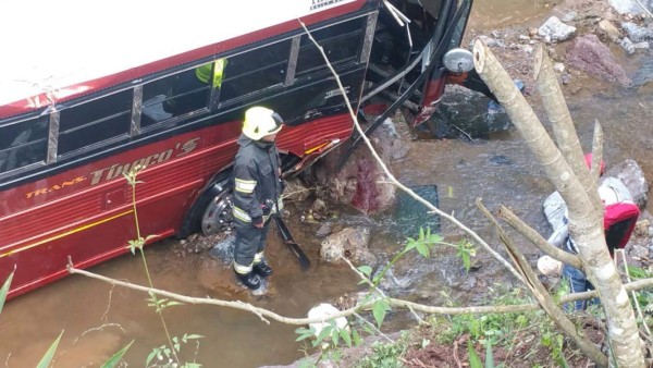 Varios heridos en accidente entre bus y mototaxi en Santa Bárbara