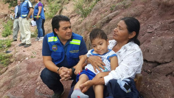 Honduras: Ayudan a familia de niño especial