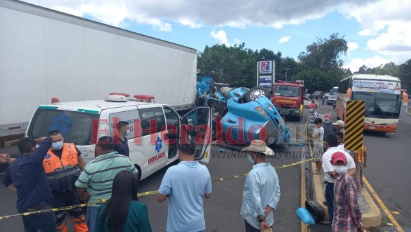 Luto y escombros: imágenes del trágico accidente de una rastra en Zambrano