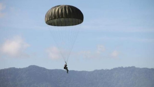Militar salvadoreño con más de 500 saltos muere por falla en paracaídas&nbsp;&nbsp;