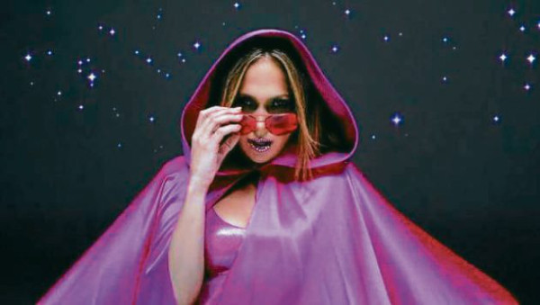 JLo y su labial de diamante