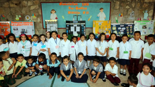 Ingeniosos niños exhiben proyectos en una educativa feria de talentos