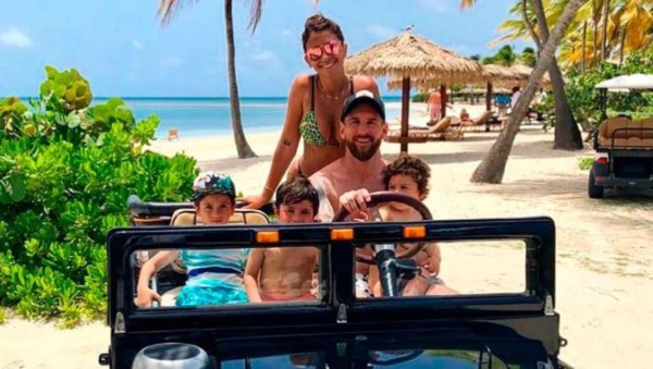 Sol, playa, trajes de baño y mucho amor: Las envidiables vacaciones de Leo Messi y Antonela Roccuzzo