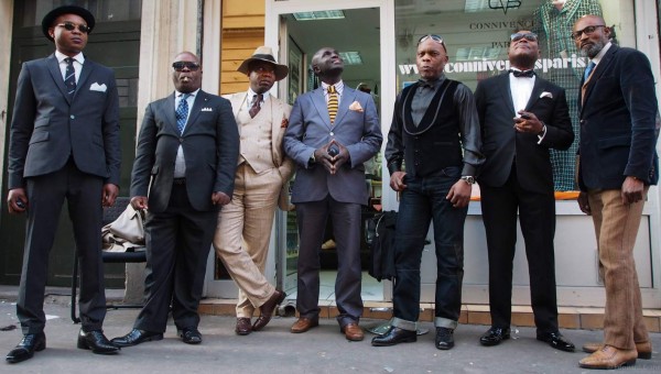 'Los Dandis' de El Congo: Viven en la pobreza con trajes lujosos de alta costura