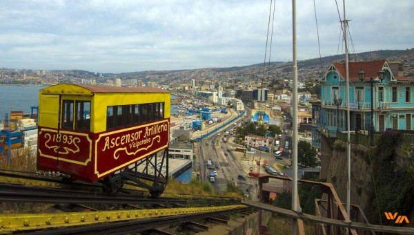 Valpo, el puerto que vive sus días en un sube y baja...