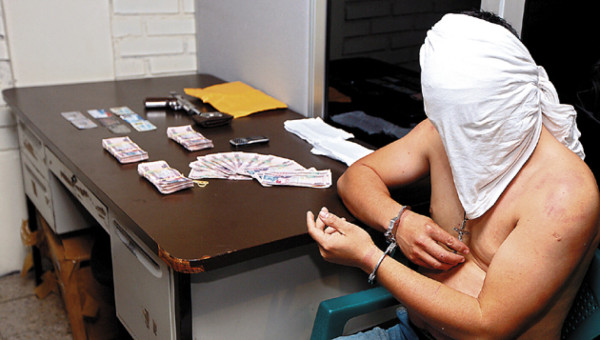 Capturan a expolicía que extorsionaba a cooperativa