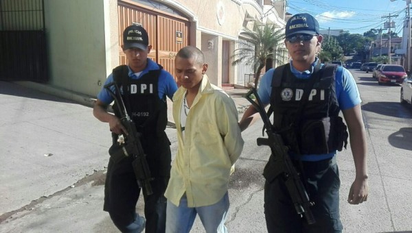 Capturan a pandillero de la 18 cuando distribuía droga en Valle de Ángeles