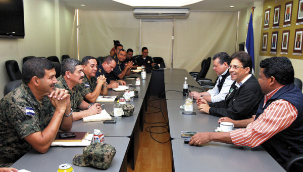 Aldeas y caseríos de Comayagua reciben material electoral