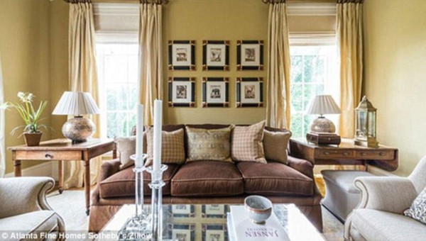 Pastor compra mansión por 'mandato de Dios'