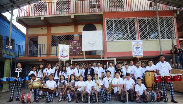 Una banda con talento y movimiento prepara el Instituto Santa Mónica