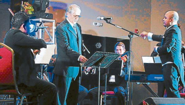 Lindas jóvenes compiten por la corona