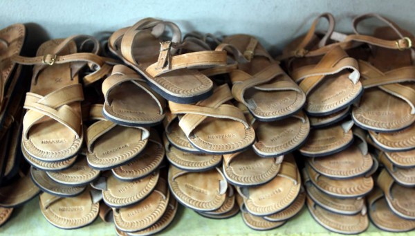 Listos atuendos para rendir tributo al Señor de la Sierra