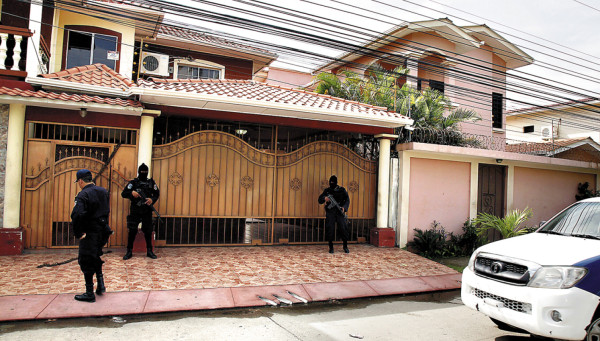 Millonario decomiso de autos y dólares en San Pedro Sula