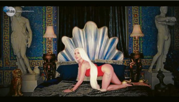 Sensualidad de Gaga se destapa en nuevo video