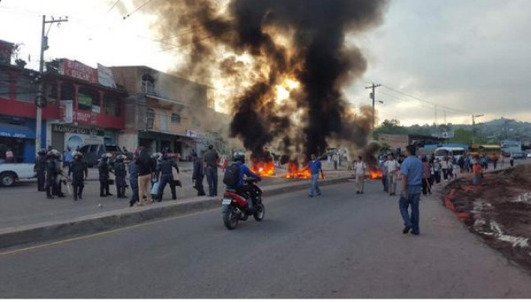 Policía evita toma de carreteras por parte de la Resistencia