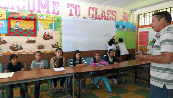 Nuestros pequeños ambientalistas aprenden a elaborar abono orgánico