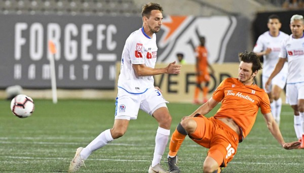 Los fallidos fichajes extranjeros que Pedro Troglio trajo a Olimpia