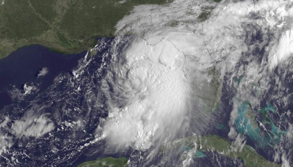 Hermine se convierte en Huracán y azotará Florida