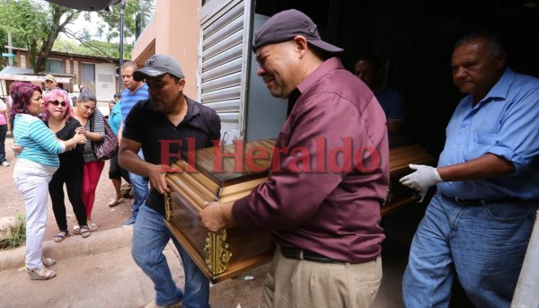 Doloroso momento cuando familiares reclamaron cuerpo del niño soterrado en Los Llanos