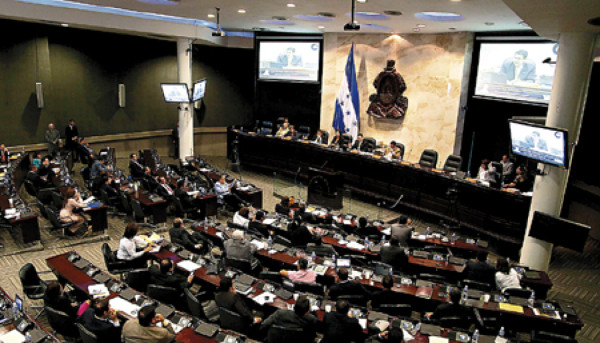 Entregan dictamen de ley contra extorsión