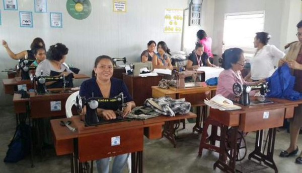 Presidente de Honduras inaugura Centro de Alcance en la capital