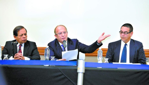 Técnico de la OEA ni siquiera revisó la base de datos, asegura la firma Dale Vukanovich