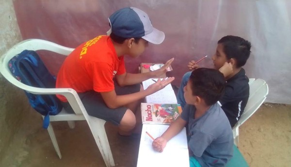 Alumnos con excelencia académica lideran el nuevo año escolar