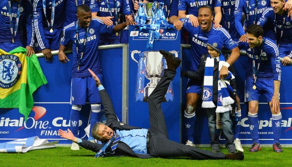 Mourinho se siente 'como un niño' con su primer título desde 2012