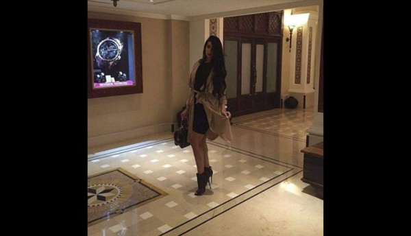 El hombre 'más bello del mundo' presenta a su novia