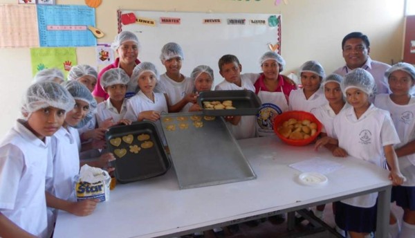 Reconociemiento especial a escuela emprendedora