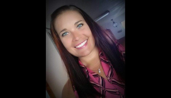 Descubren a maestra teniendo sexo con alumno en hotel