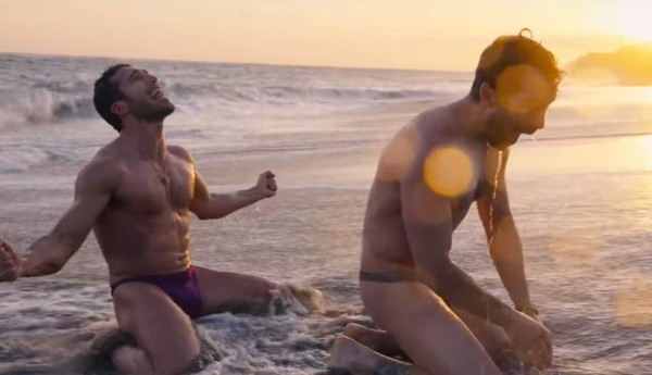 Poncho Herrera y su apasionado beso gay en la playa