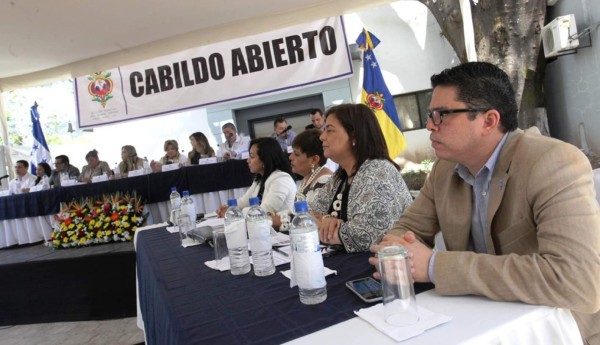 Funcionarios locales rinden cuentas de las obras ejecutadas