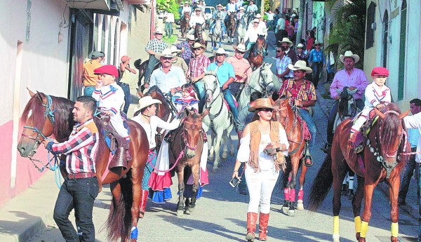 Jolgorio y belleza en San Marcos de Colón