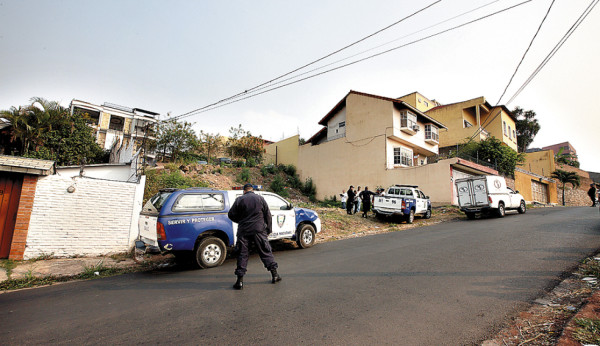 Hallan cadáveres a inmediaciones de centro comercial