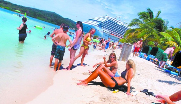 Honduras: 2.5 millones de turistas moverán 7,000 millones de lempiras